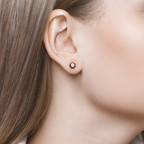 Серьги пусеты из серебра 925 пробы с гранатами