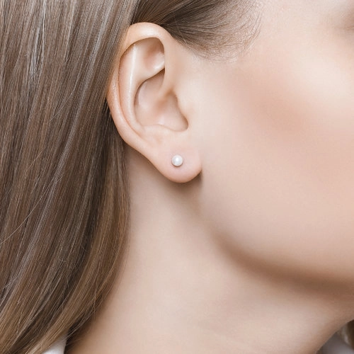 Серьги пусеты из серебра 925 пробы с искусственным жемчугом