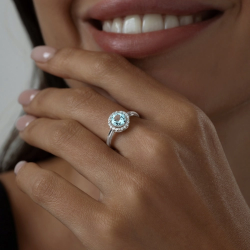 Кольцо из серебра 925 пробы с топазом и фианитами