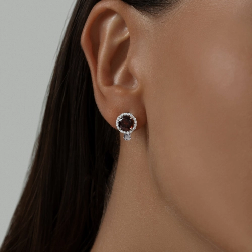 Серьги из серебра 925 пробы с гранатами и фианитами