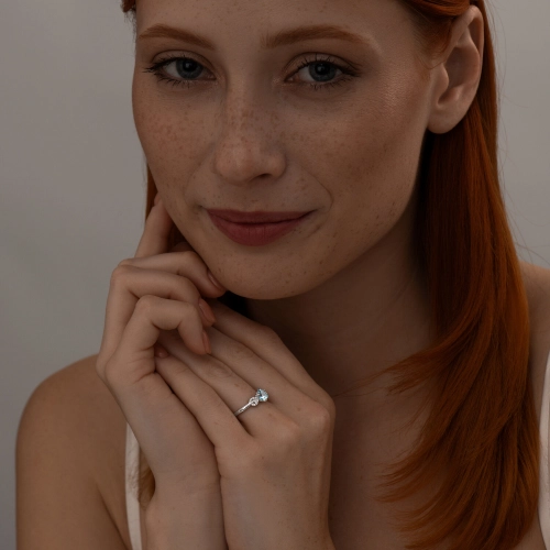 Кольцо из серебра 925 пробы с топазом и фианитами