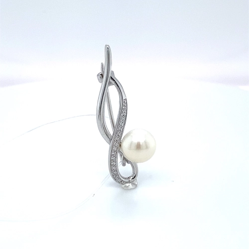 Брошь из серебра 925 пробы с жемчугом и фианитами