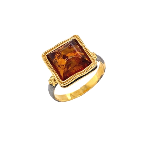 Кольцо из серебра 925 пробы с позолотой, с янтарем