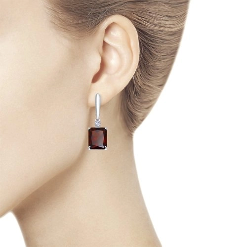 Серьги из серебра 925 пробы с искусственными гранатами и фианитами
