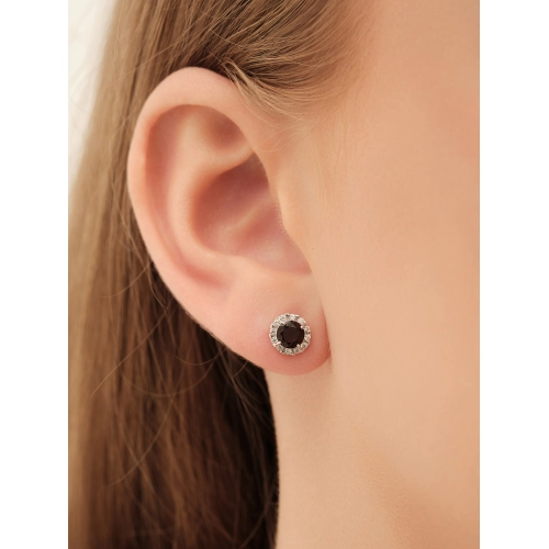 Серьги пусеты из серебра 925 пробы с гранатами и фианитами