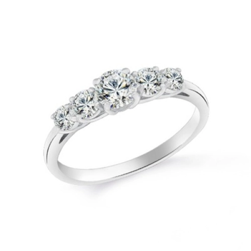 Кольцо из серебра 925 пробы с фианитами