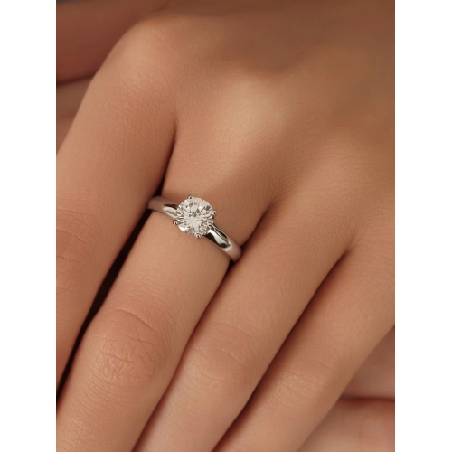 Кольцо из серебра 925 пробы с цирконами