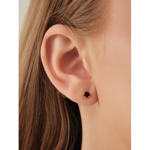 Серьги пусеты из серебра 925 пробы с гранатами