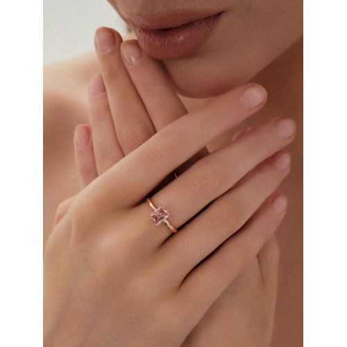 Кольцо из золота 585 пробы с искусственным морганитом