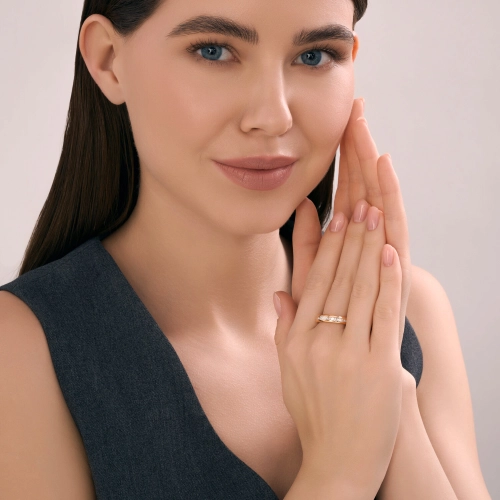 Кольцо из золота 585 пробы с фианитами