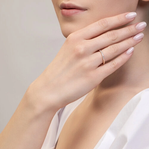 Обручальное кольцо из золота 585 пробы с бриллиантами