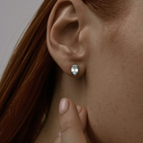 Серьги пусеты из серебра 925 пробы с топазами