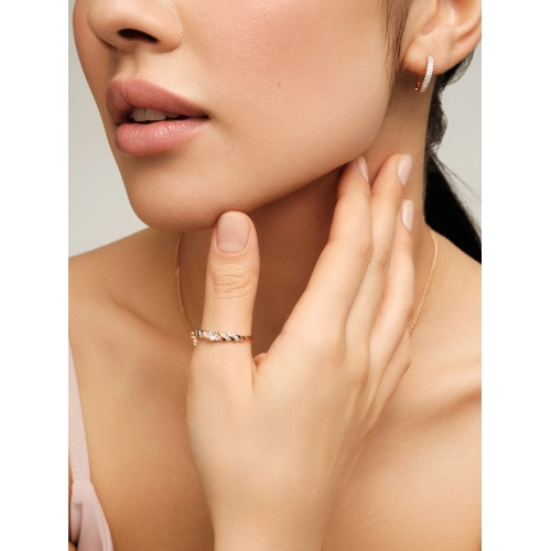 Кольцо из золота 585 пробы с фианитами