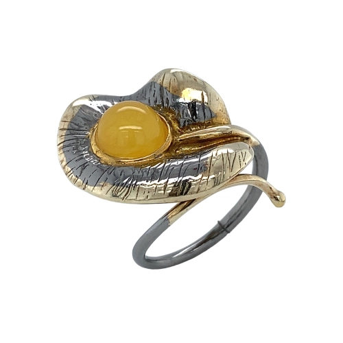 Кольцо из серебра 925 пробы с позолотой, с белым янтарем