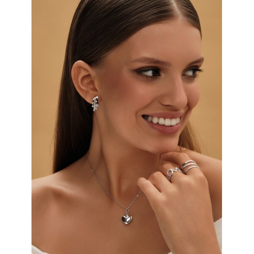 Кольцо из серебра 925 пробы с фианитами