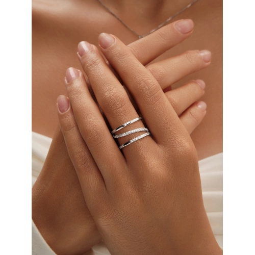 Кольцо из серебра 925 пробы с фианитами