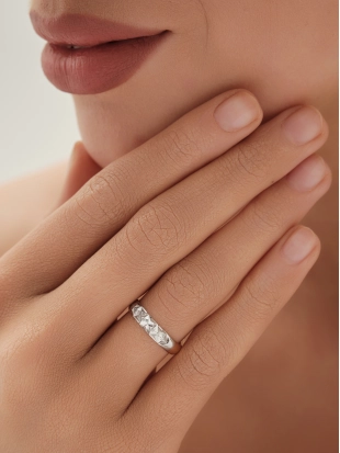 Обручальное кольцо из золота 585 пробы с бриллиантами