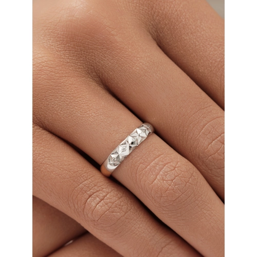 Обручальное кольцо из золота 585 пробы с бриллиантами