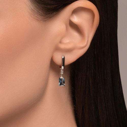 Серьги из белого золота 585 пробы с топазом London Blue и фианитами