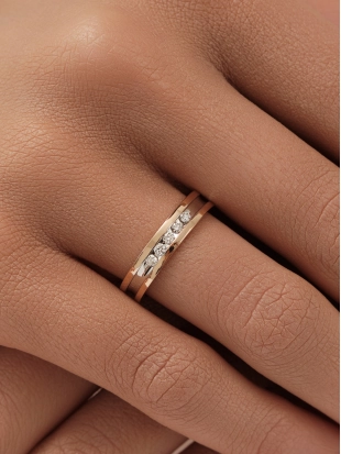 Обручальное кольцо из золота 585 пробы с бриллиантами