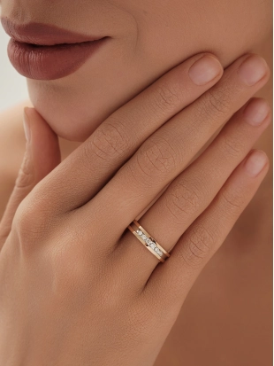 Обручальное кольцо из золота 585 пробы с бриллиантами