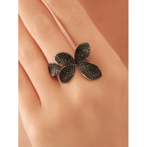 Кольцо из серебра 925 пробы с искусственной шпинелью