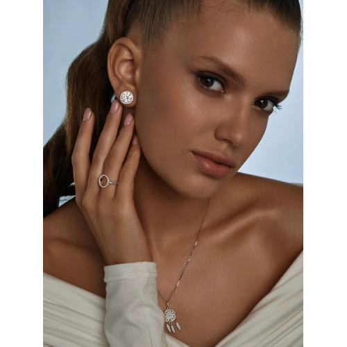 Кольцо из серебра 925 пробы с фианитами