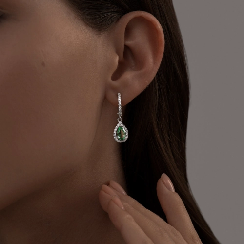 Серьги из серебра 925 пробы с искусственным цаворитом и фианитами