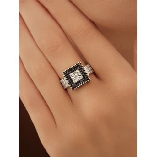 Кольцо из белого золота 585 пробы с белыми и черными бриллиантами