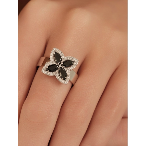 Кольцо из белого золота 585 пробы с белыми и черными бриллиантами