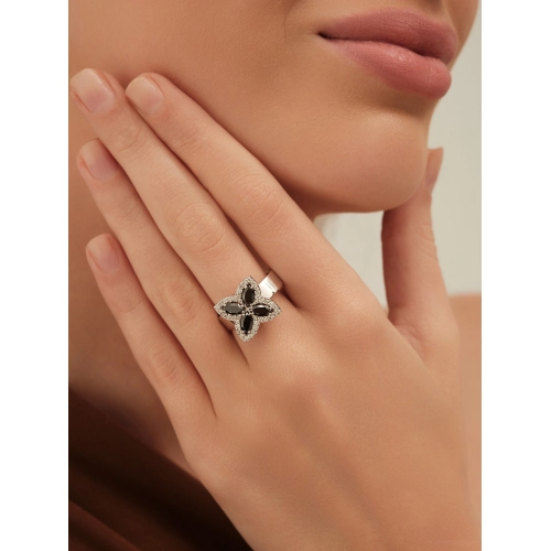 Кольцо из белого золота 585 пробы с белыми и черными бриллиантами