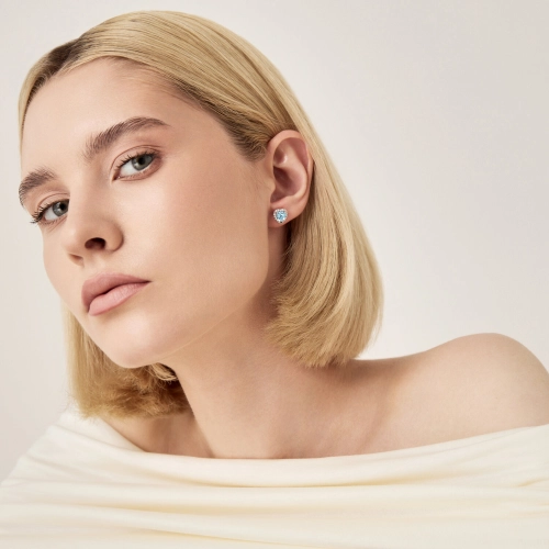 Серьги пусеты из серебра 925 пробы с топазами и фианитами