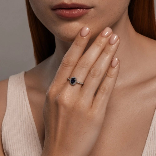 Кольцо из серебра 925 пробы с искусственным сапфиром и фианитами