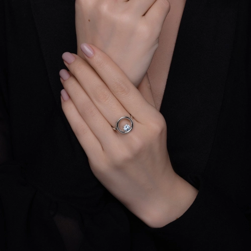 Кольцо из серебра 925 пробы с топазом