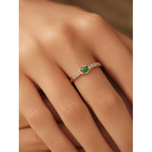 Кольцо из золота 585 пробы с изумрудом и бриллиантами