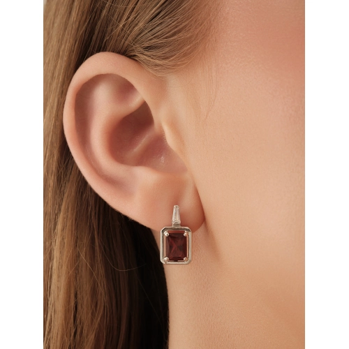 Серьги из серебра 925 пробы с искусственными гранатами и фианитами