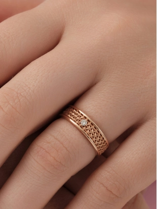 Обручальное кольцо из золота 585 пробы с бриллиантами