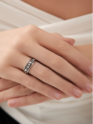 Кольцо обручальное из белого золота 585 пробы с эмалью и бриллиантом