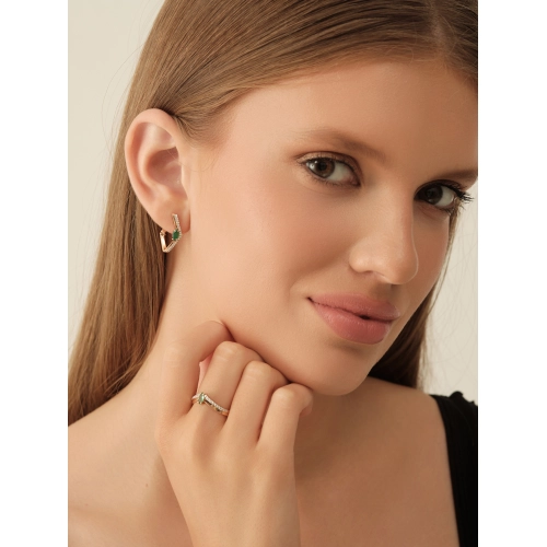 Кольцо из золота 585 пробы с изумрудом и бриллиантами