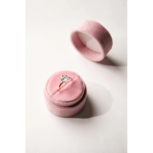 Кольцо из золота 585 пробы с фианитами