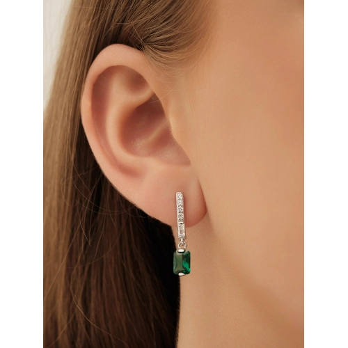 Серьги из серебра 925 пробы с искусственным изумрудом и фианитами