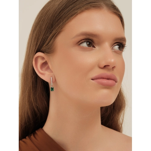 Серьги из серебра 925 пробы с искусственным изумрудом и фианитами