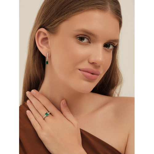 Серьги из серебра 925 пробы с искусственным изумрудом и фианитами