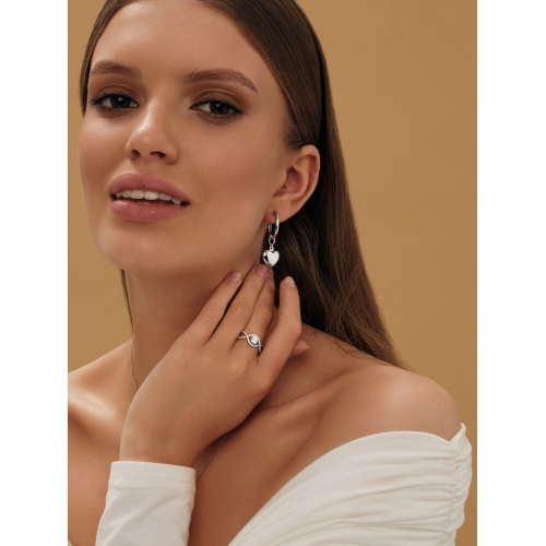 Кольцо из серебра 925 пробы с фианитами