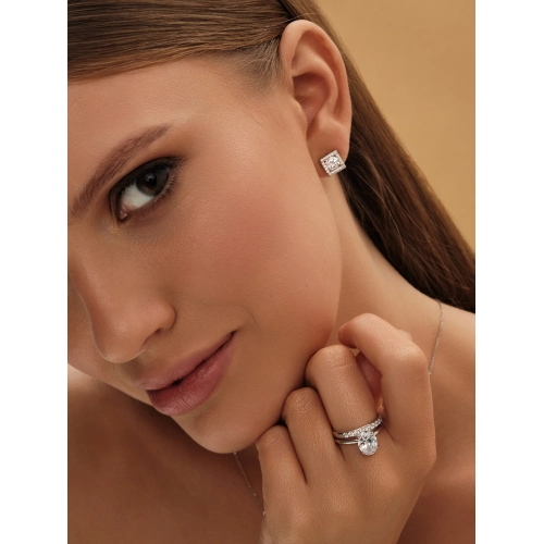 Кольцо из серебра 925 пробы с фианитами