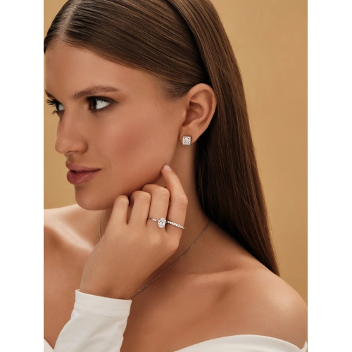 Кольцо из серебра 925 пробы с фианитами