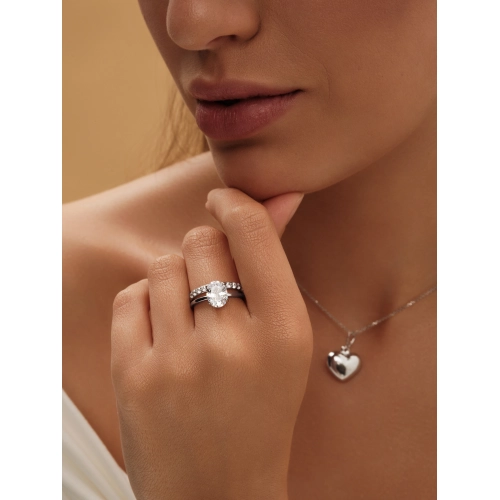 Кольцо из серебра 925 пробы с фианитами