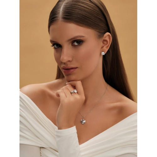 Кольцо из серебра 925 пробы с фианитами