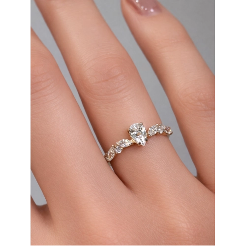 Кольцо из золота 585 пробы с фианитами