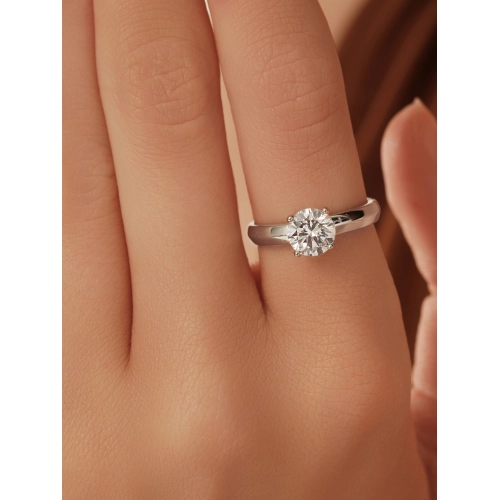 Кольцо из серебра 925 пробы с фианитами